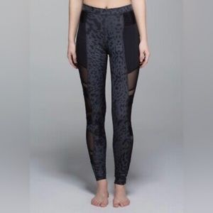 LULULEMON Just Breathe Pants Size 4 Animal Swirl Black Gray Leopard 30”